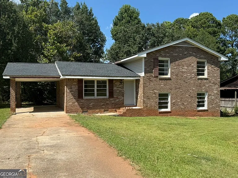 119 Amberwood Ln — Photo 2