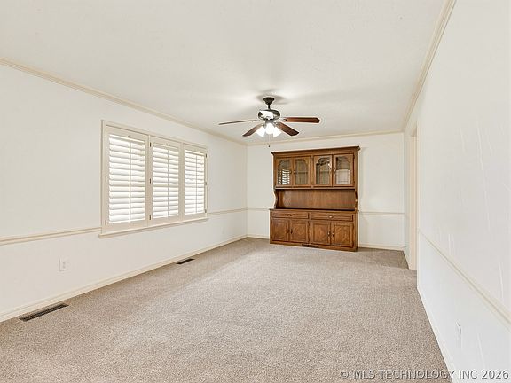 5th image of 522 S Country Club Rd