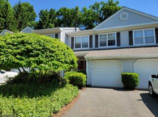 8 Brookside Ln, Mount Arlington, NJ 07856