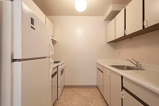 1114 Howie Ave — Photo 8