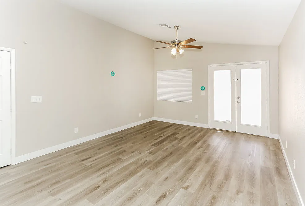 3 bed, 2.0 bath, 1410 sqft, $2,110 — Photo 4