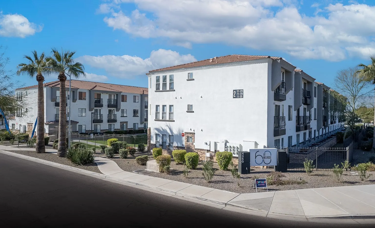 60 at Melrose — Photo 1