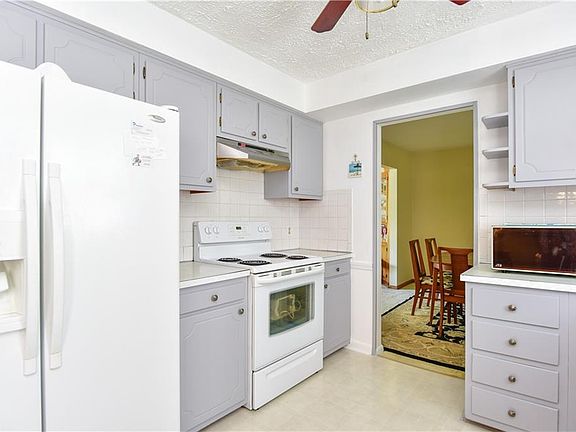 3rd image of 1776 Lancaster Dr