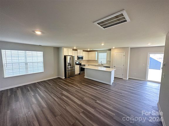 3rd image of 1605 Cannonball Ln
