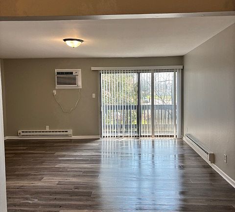 5th image of 847 S Lake Park Ave APT 23E