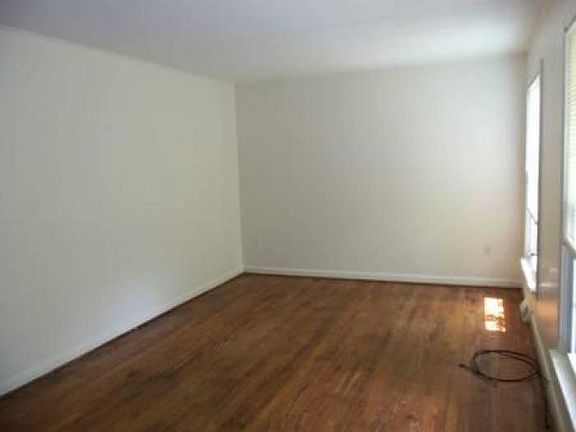 3rd image of 135 Melinda Dr
