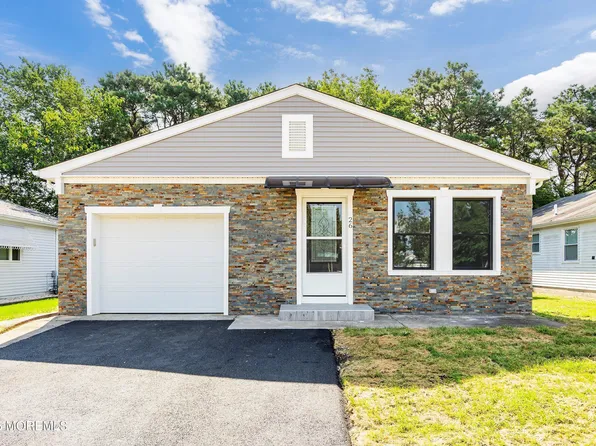 26 Buena Visa Drive, Toms River, NJ 08757