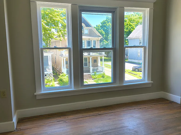 430 Parkdale Ave — Photo 4