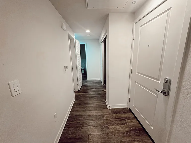 6332 Woodman Ave #4 — Photo 5