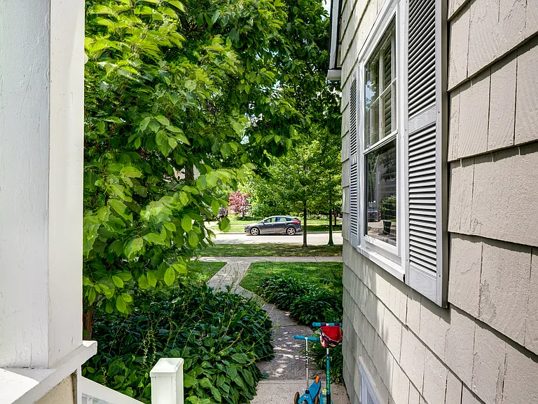 122 Central Park Ave — Photo 35