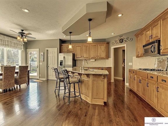 3rd image of 813 S 182nd St