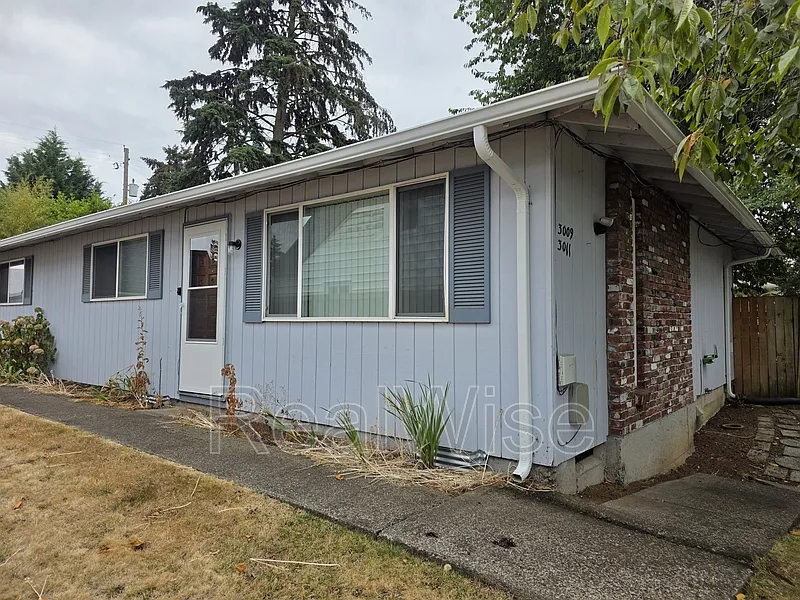 2 bed, 1.0 bath, 780 sqft, $1,695 — Photo 1