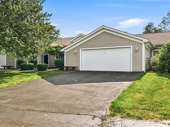 3rd image of 19 Golfwood Dr #19