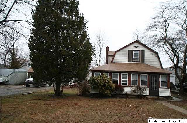 2nd image of 127 E Bayview Ave