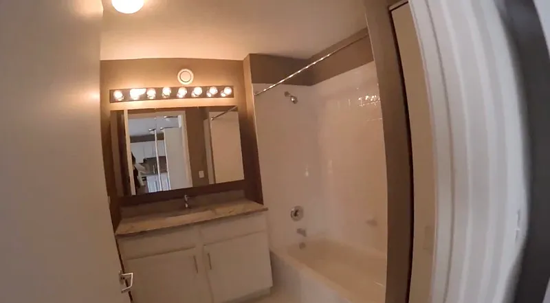 1 bed, 1.0 bath, 827 sqft, $2,524 — Photo 4