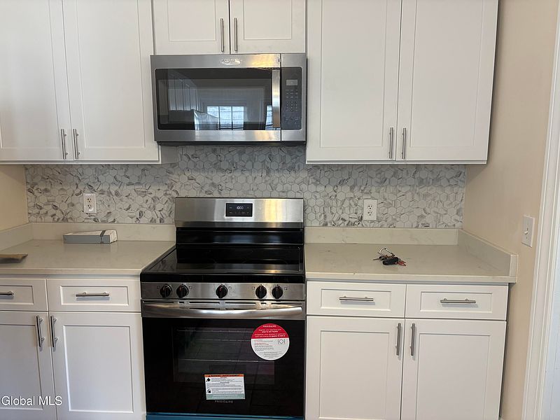 4th image of 616 Kenwood Avenue