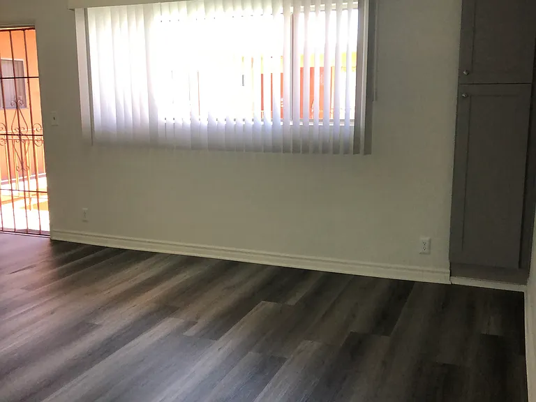 815 E Maple St — Photo 6