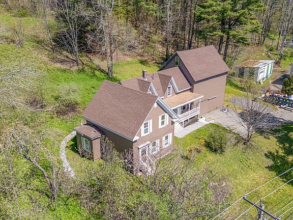 4th image of 87 Cobbossee Avenue