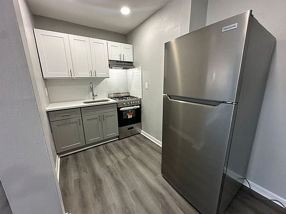 5th image of 70 Carlton St APT B6