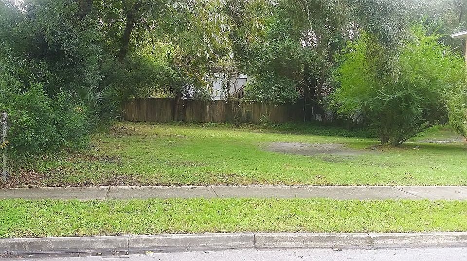 1st image of 1088 W 29th St