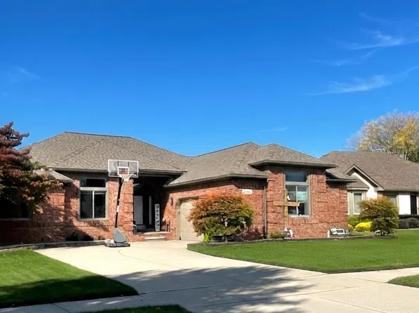 47641 Beacon Square Dr, Macomb, MI 48044