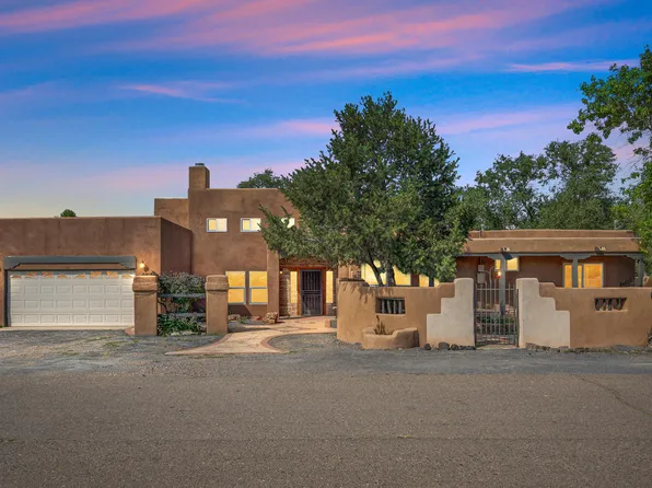 814 Artie Rd NW, Albuquerque, NM 87114