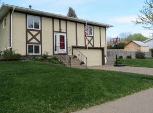416 W 61st St, Davenport, IA 52806