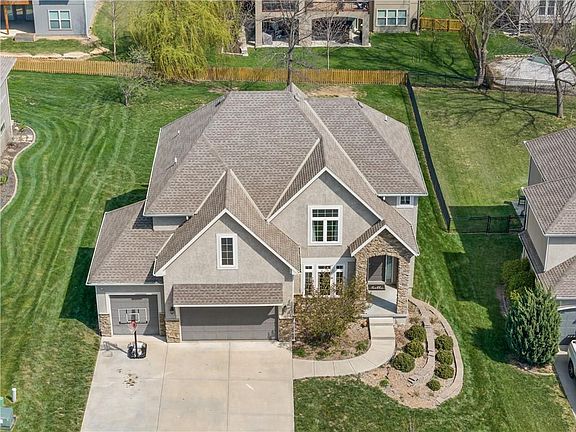 2nd image of 1308 NE Woods Edge Cir