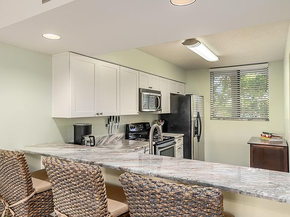 4th image of 300 Columbia Dr #203-1