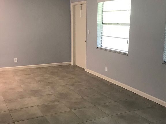 3rd image of 2616 NE 14th Ave APT 3