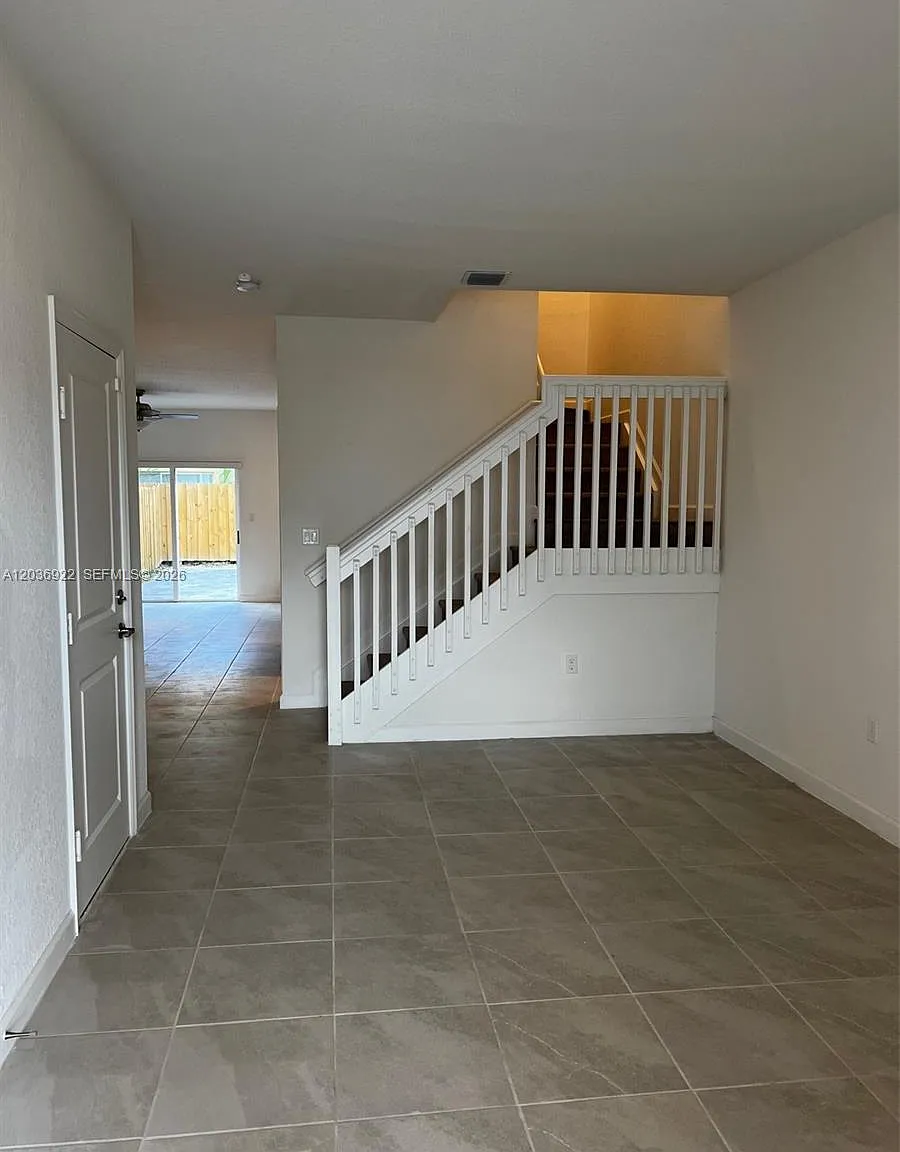 Keys Gate Residential — Photo 4