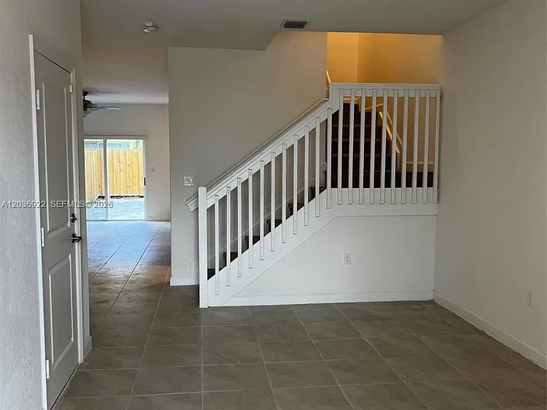 1120 SE 26th Ter #1120 — Photo 4