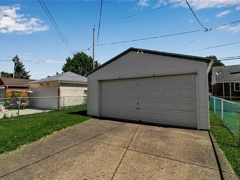 305 S Ogden St — Photo 23