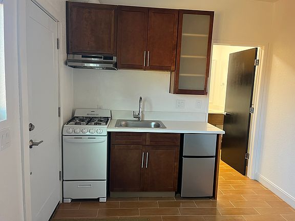 2nd image of 621 Rockaway Ave #D