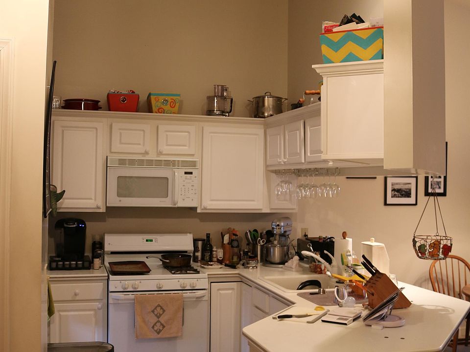 1st image of 6940 Fairfax Dr #310-1