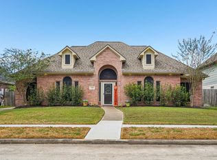 2424 Piney Woods Dr, Pearland, TX 77581