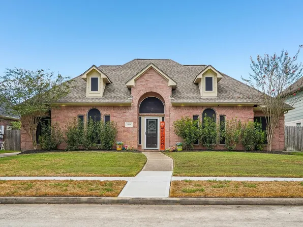 2424 Piney Woods Dr, Pearland, TX 77581