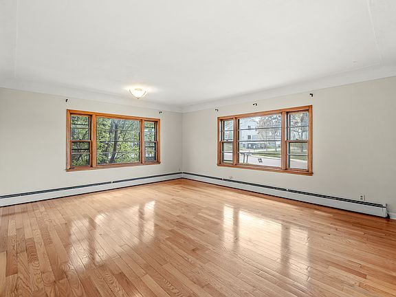3rd image of 3821 Foss Rd #3