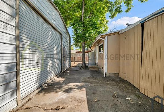 3rd image of 4409 E Nichols Ave