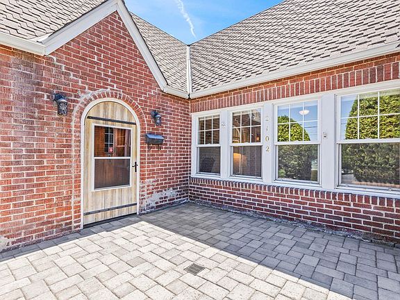 4th image of 2102 Tieton Dr