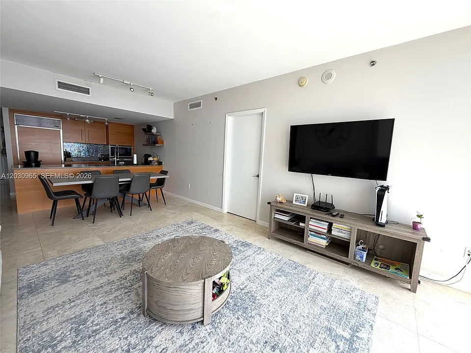 475 Brickell Ave #2707