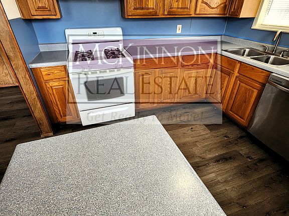 3rd image of 14732 Oakwood Ln