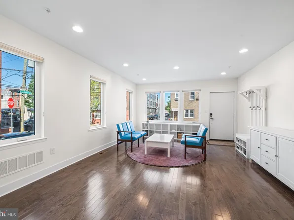 2315 Sepviva St, Philadelphia, PA 19125