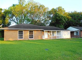 1604 W Crockett Dr, La Marque, TX 77568