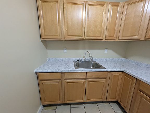 2nd image of 564 Howard Ave APT 2