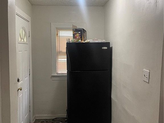 3rd image of 10531 Elmarge Ave