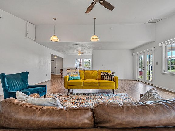3rd image of 3721 Chaparral Dr