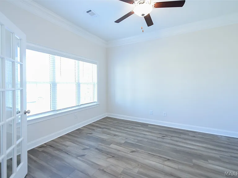 1270 Charleston Dr — Photo 4
