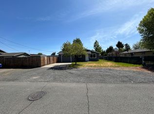 2434 SW 29th St, Redmond, OR 97756