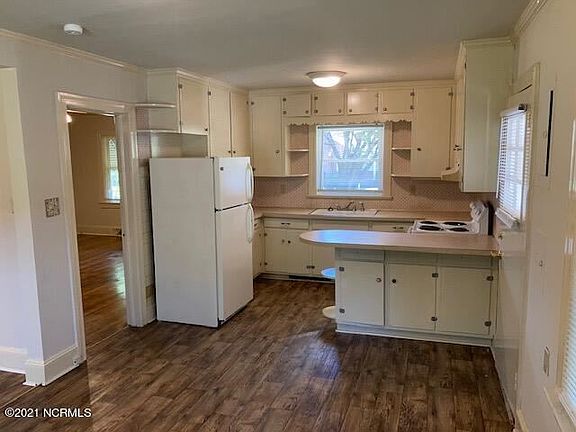 2nd image of 2707 Edwards St